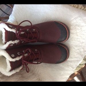 KEEN Snow Boots 9.5